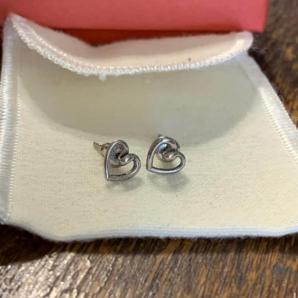 Fossil Heart studs